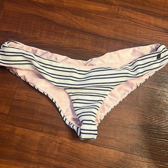 BRAND NEW Bikini Bottom - Reversible Bottom - Pink and Black & White Striped - Picture 1 of 5